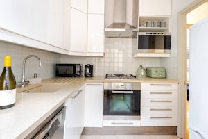 Elegant Townhouse image 4