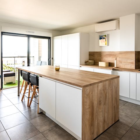 Gather around the kitchen island in the bright dining area for relaxed dinners and drinks at home