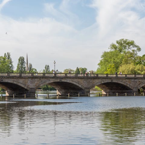 Make strolls along the River Thames the new routine –⁠ within walking distance⁠ 