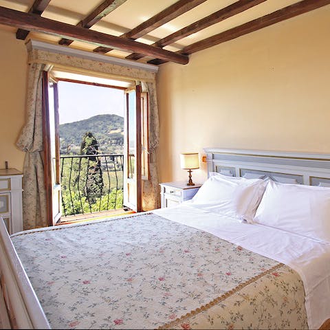 Wake up to views across the rolling hills and savour the sweetness of Italian living