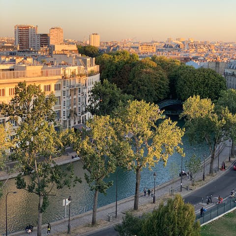Stroll or cycle along the scenic banks of Canal Saint-Martin – a ten-minute walk from your home