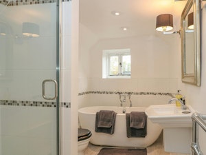 Burford Classic image 5
