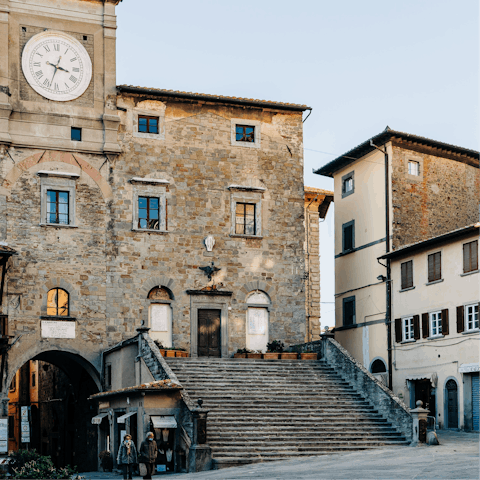 Stroll through the atmospheric town of Cortona – a short drive away