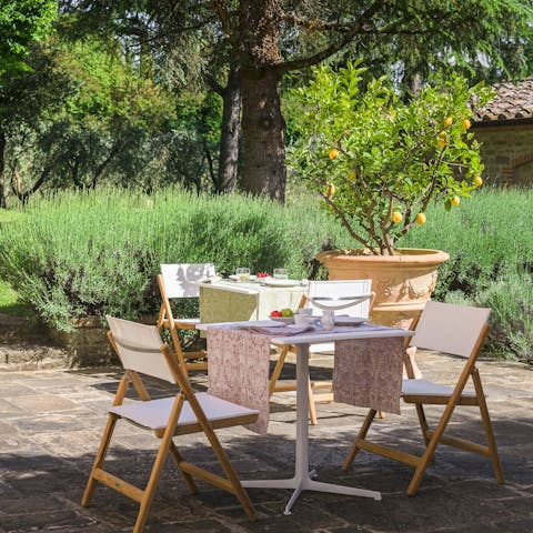 Enjoy the simple pleasure of Italian meals in the fresh air