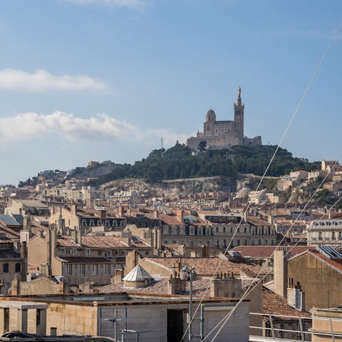 Explore the winding streets of Marseille straight from your doorstep