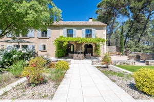 Bright Gardenside image 1