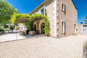 Bright Gardenside image 8