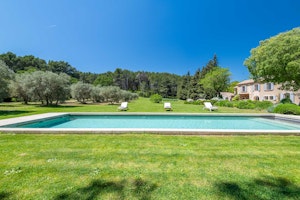 Bright Gardenside image 4