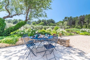Bright Gardenside image 2