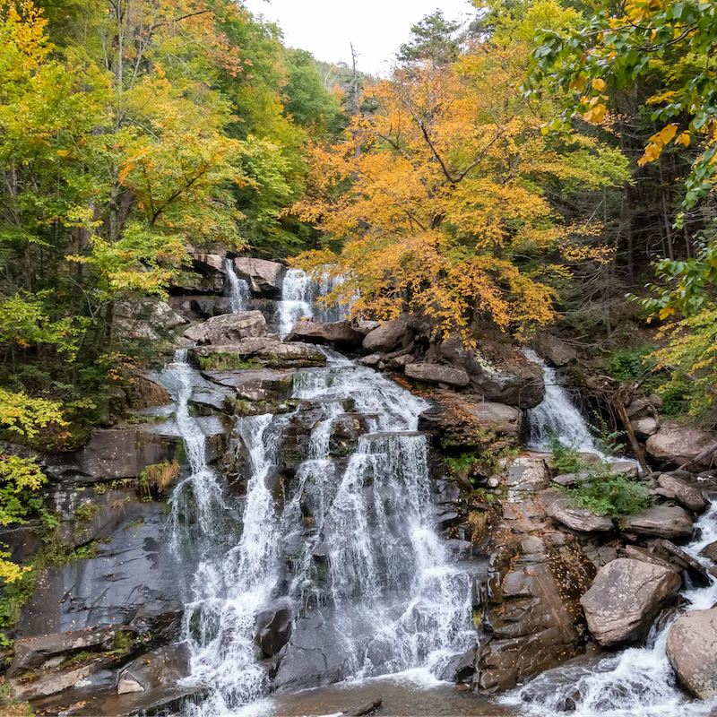 Stay in Hillsdale, with open views of the Hudson Valley, the Berkshires, and the Catskills from every room