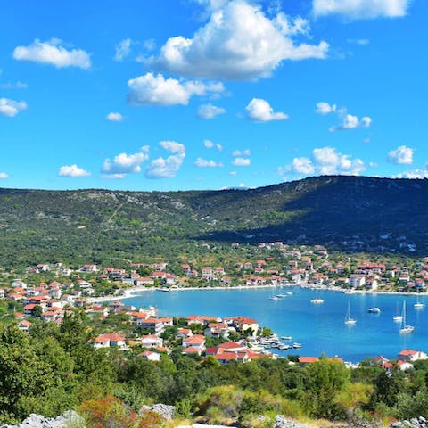 Drive to the idyllic bay of Vinišće in just ten minutes