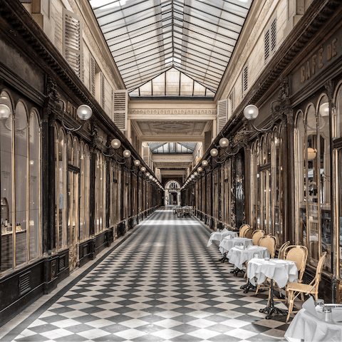 Shop in the upmarket boutiques of Faubourg Saint-Honoré