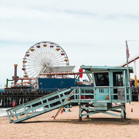 Make the fifteen-minute walk to Santa Monica Pier and Venice Beach