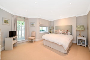 Battersea Parkside image 13