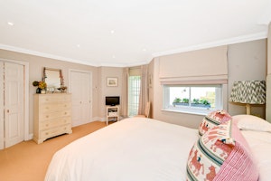 Battersea Parkside image 8