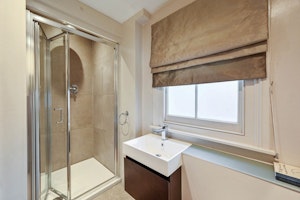Battersea Parkside image 2