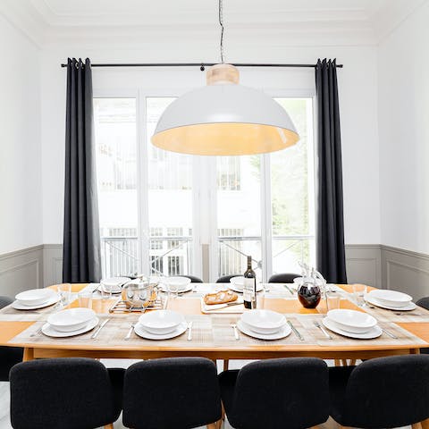 Practise your French-style cooking and serve up your culinary creations at the elegant dining table