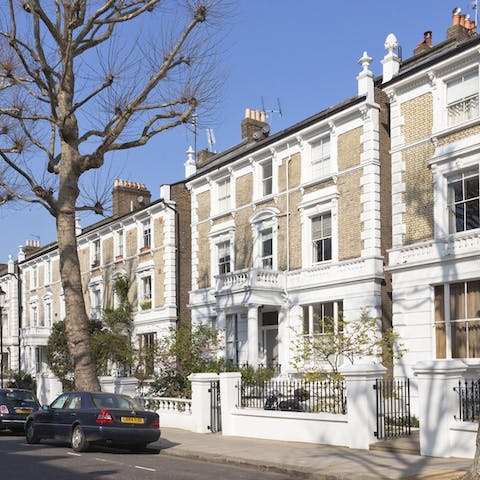Stay on a typical West London street, 5 minutes walk from Notting Hill