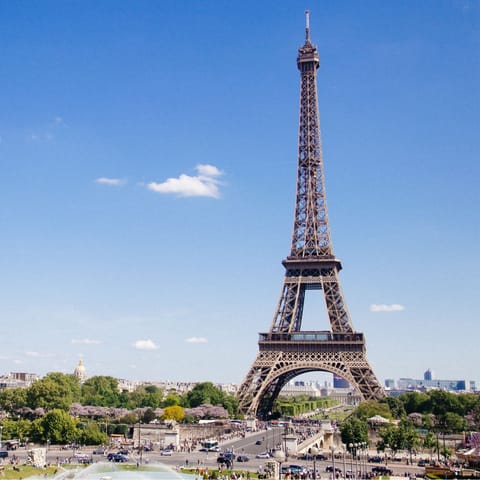 Reach the iconic Eiffel Tower in just over thirty minutes on foot