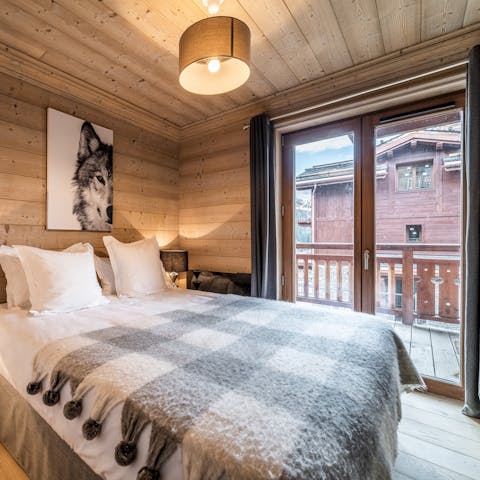 Enjoy sunny bedrooms thanks to French windows onto the blacony