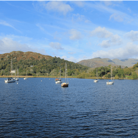 Explore Lake Windermere and its surroundings hiking trails and cycling paths – you're a seven-minute drive from the village of Lakeside, on the south end of the lake