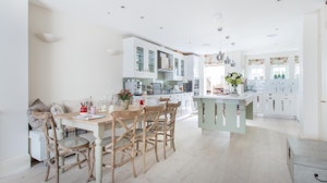 The White Cottage image 1