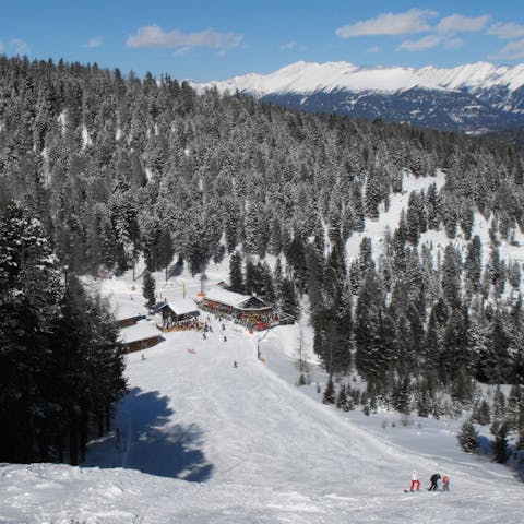 Hit the Kreischberg slopes – the ski bus stop is 1.5 kilometres from your home