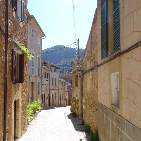 Explore the rural towns and villages of inland Mallorca – your home is a fifteen-minute drive from Andratx