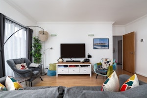 East London Perch image 14