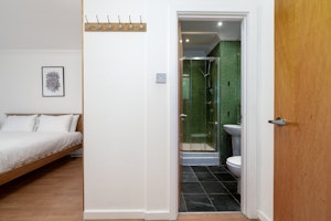 East London Perch image 11