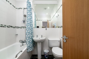 East London Perch image 10