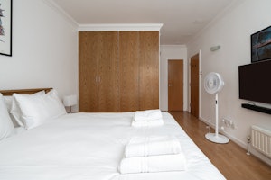 East London Perch image 6