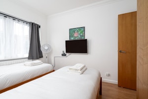 East London Perch image 4