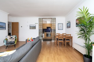 East London Perch image 2