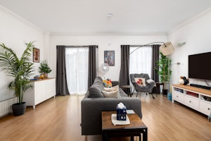 East London Perch image 1