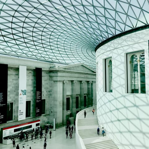 Walk to the world-class British Museum in just twenty minutes