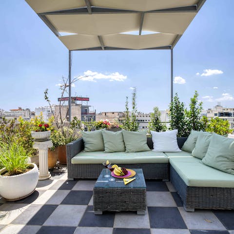 Enjoy some cocktails on the roof terrace