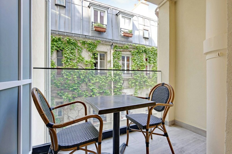 Ivy & Bastille main image