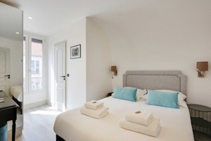 Ivy & Bastille image 10