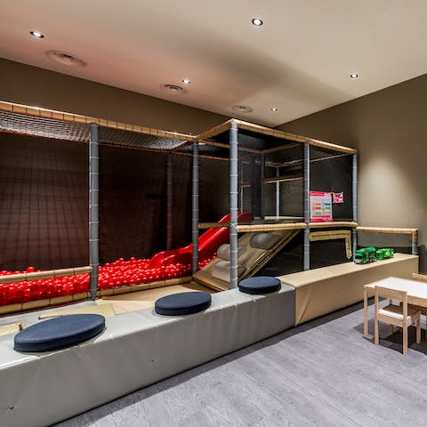 Let the kids have their fun in the ballpit play area while you sip on a nice glass of wine
