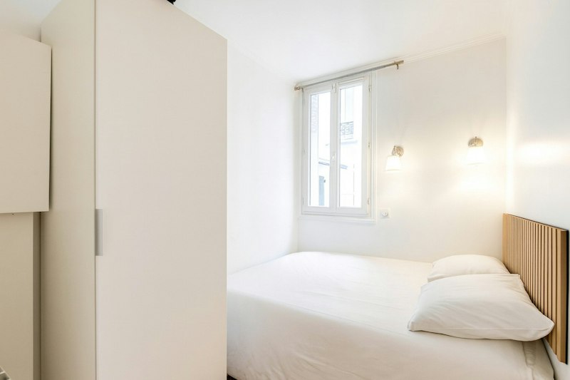 Parisian Fringe additional image