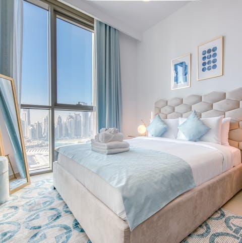 Wake up well-rested in the plush bedroom and look out onto that iconic cityscape