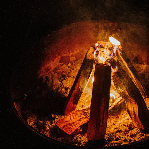 Toast the evening with a round of smores on the fire pit