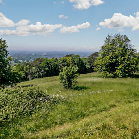 Follow hiking trails and admire beautiful Cotswolds views