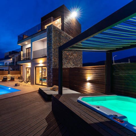 Spend evenings stargazing from your whirlpool hot tub