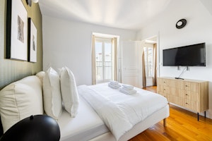 Mornings in Montparnasse image 12