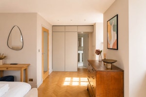 Mayfair Escape image 12