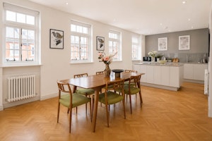 Mayfair Escape image 11