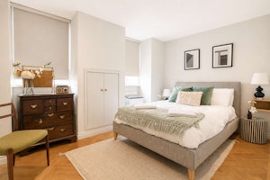 Mayfair Escape image 10