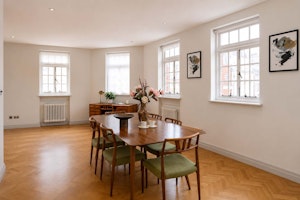 Mayfair Escape image 5
